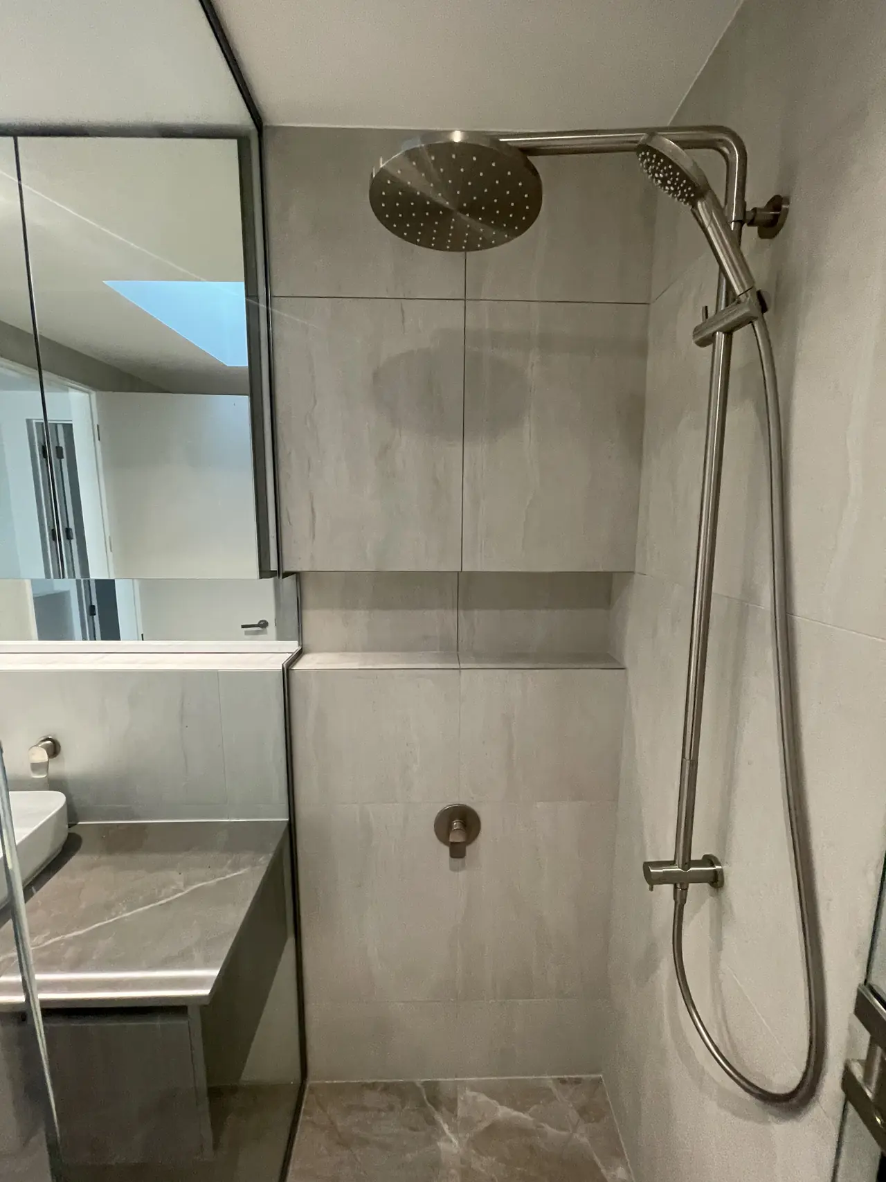 Grey stone-look shower with recessed niche