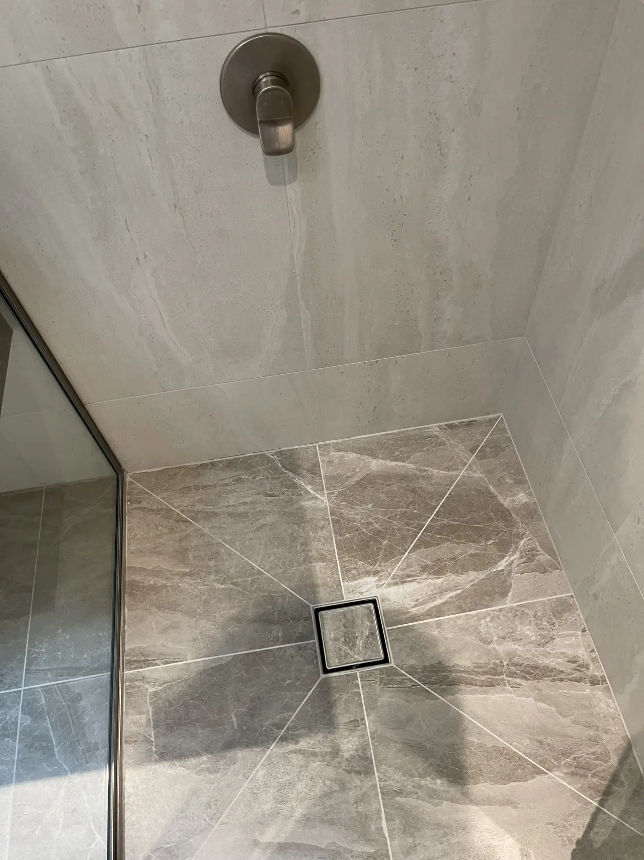Finished shower with tile-insert drain