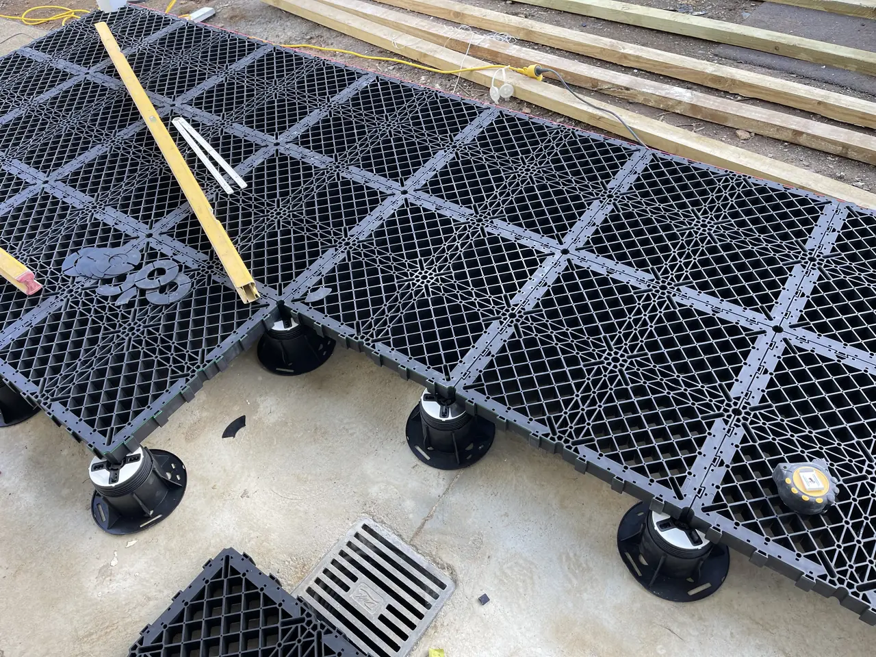 Pedestals supporting a grid platform