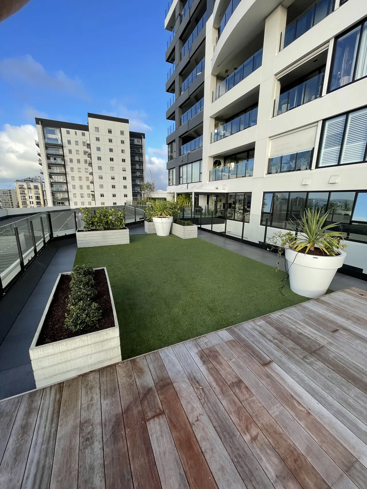 Apartment rooftop with porcelain paving and garden